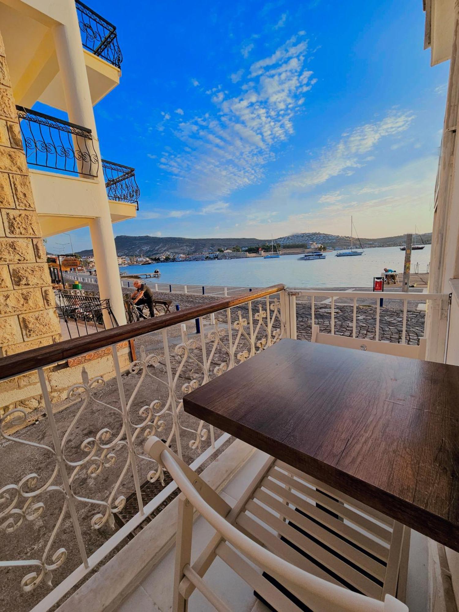 Midilli Konak Foça Exterior photo